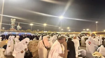 حجاج القرعة يستمرون في رمي الجمرات خلال اليوم الأول من أيام التشريق