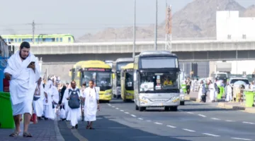 حجاج بيت الله الحرام يبدؤون مناسك الحج في يوم التروية بمشعر منى