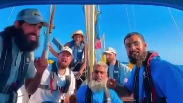 حجاج من بريطانيا يرحلون من لندن إلى مكة على متن سفينة شراعية لأداء فريضة الحج حجاج من بريطانيا يرحلون من لندن إلى مكة على متن سفينة شراعية لأداء فريضة الحج