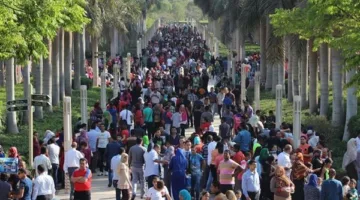 حديقة الأزهر تستقبل أعدادًا كبيرة من الزوار في ثاني أيام العيد وسط أجواء آمنة (فيديو)