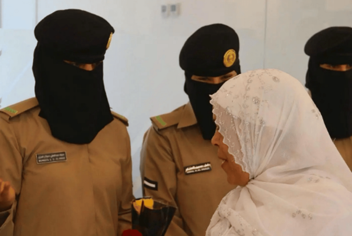 حرس الحدود يسهل عملية خروج ضيوف الرحمن من منفذ حالة عمار