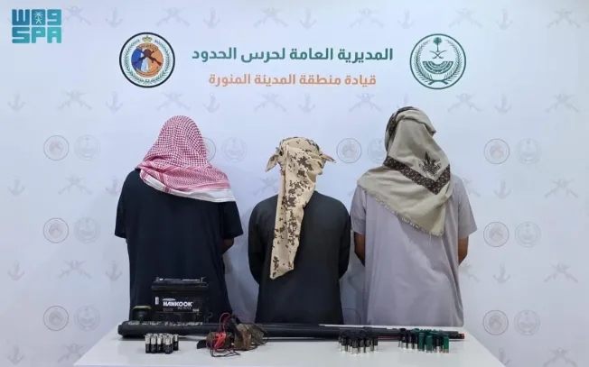 حرس الحدود يعتقل ثلاثة أشخاص لقيامهم بالصيد غير المصرح به في المدينة المنورة. حرس الحدود يعتقل ثلاثة أشخاص لقيامهم بالصيد غير المصرح به في المدينة المنورة.