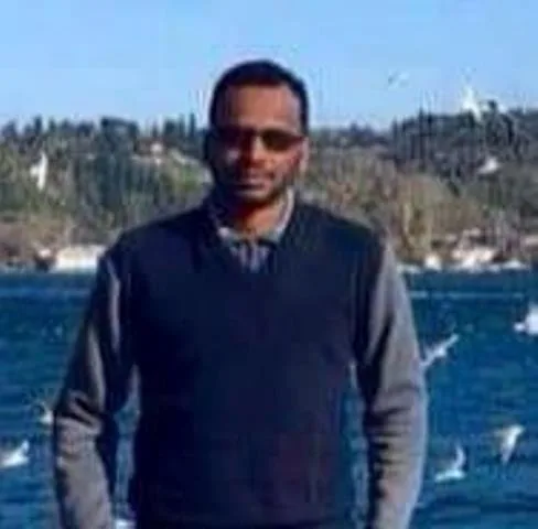 محمد خليفة: شخصية عادية بفكر ووعي بسيط، نتاج لحالة من الهوس الثوري. محمد خليفة: شخصية عادية بفكر ووعي بسيط، نتاج لحالة من الهوس الثوري.