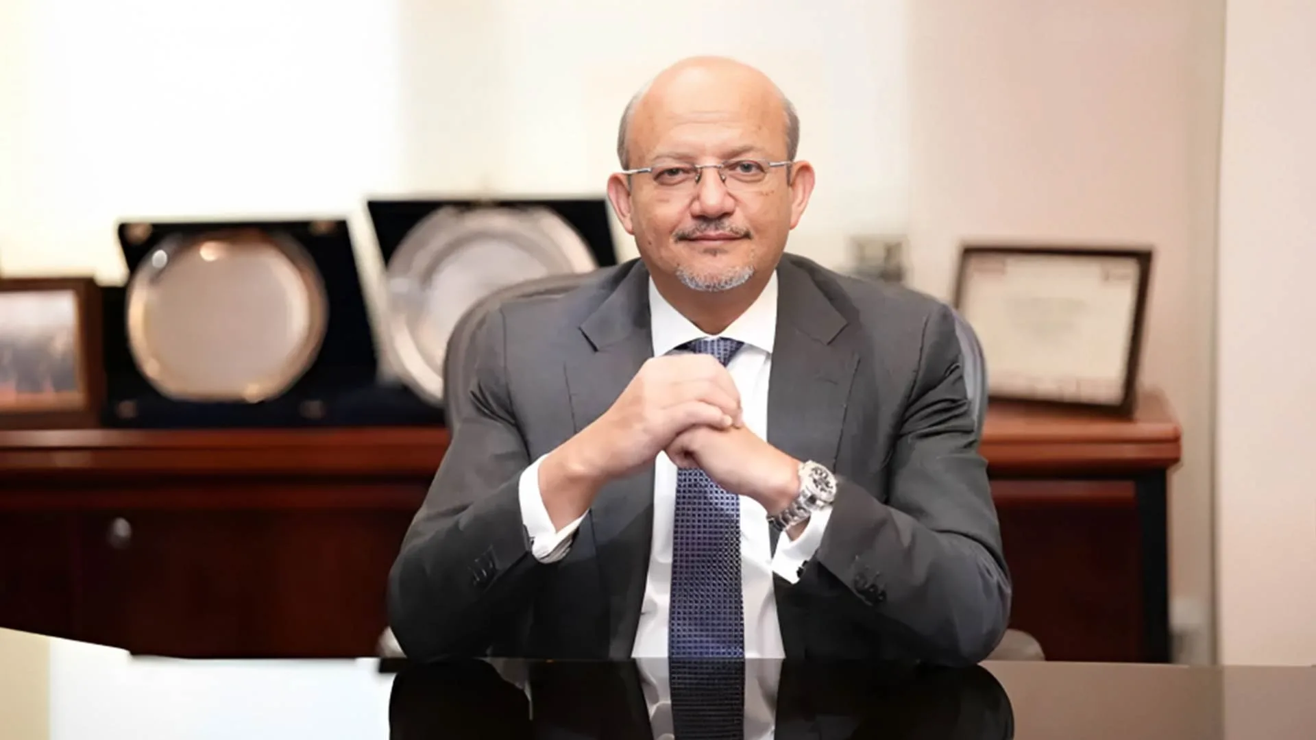 حسين رفاعي: بنك التنمية الصناعية يركز بشكل كبير على قضايا القروض غير المنتظمة وتعزيز المخصصات. حسين رفاعي: بنك التنمية الصناعية يركز بشكل كبير على قضايا القروض غير المنتظمة وتعزيز المخصصات.