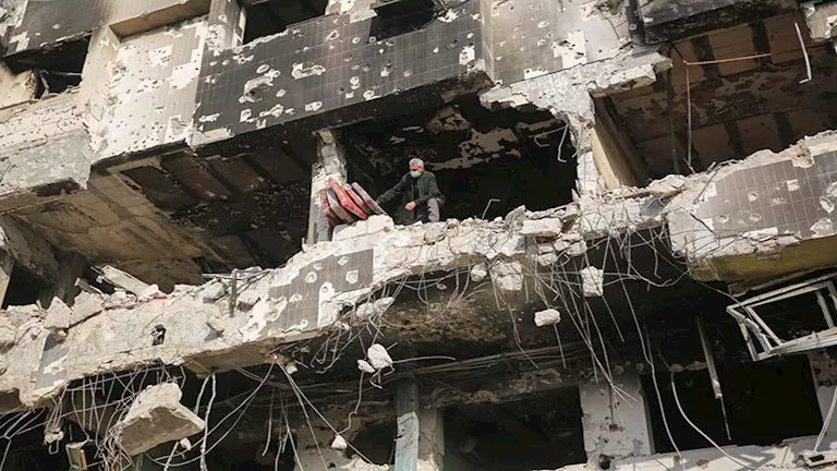 حماس: الاحتلال يستمر في تدمير النظام الصحي في ظل اشتباكات عنيفة في غزة