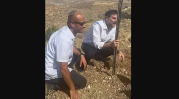 حماس: الاستيلاء على مئات الدونمات في رام الله يُعد خطة استعمارية غير مقبولة