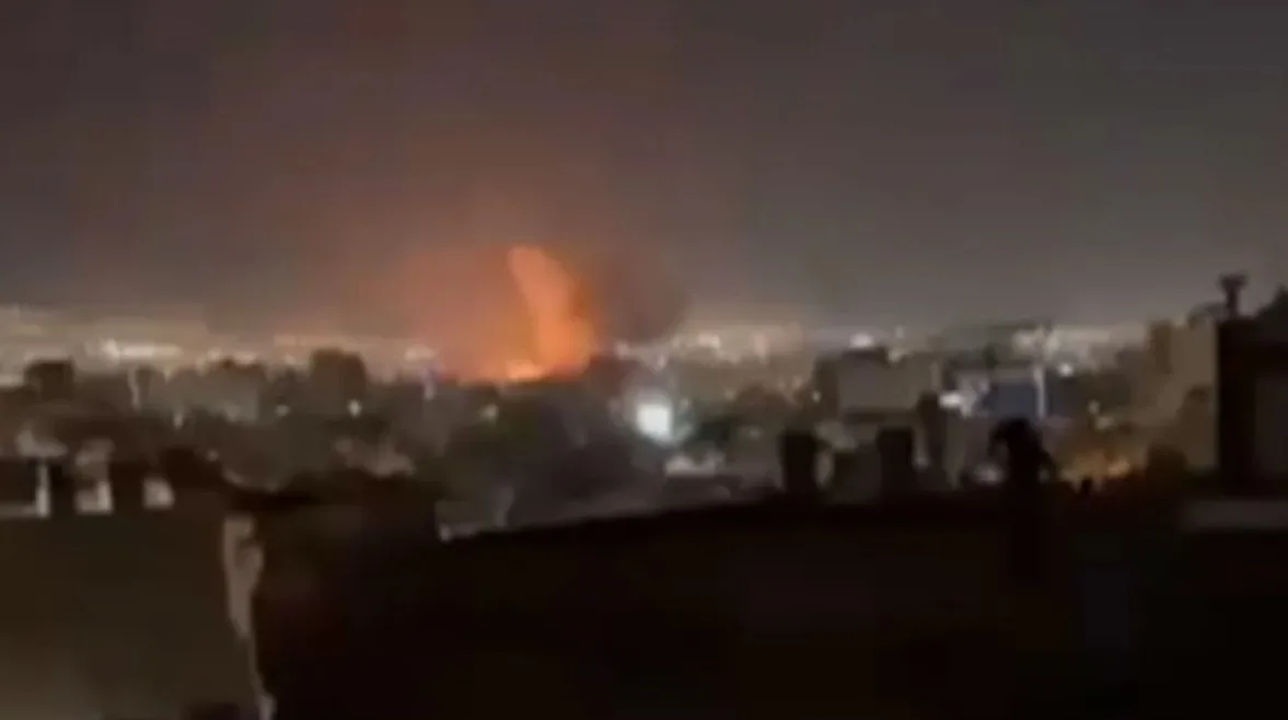 حوادث انفجار عنيفة تهز مدينة طهران الإيرانية حوادث انفجار عنيفة تهز مدينة طهران الإيرانية