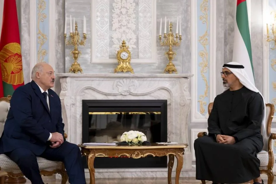 خالد بن محمد بن زايد والرئيس البيلاروسي يتباحثان حول تعزيز التعاون بين البلدين