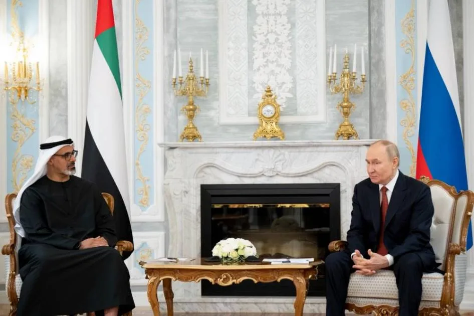 خالد بن محمد بن زايد وبوتين يناقشان التعاون الاستراتيجي بين البلدين خالد بن محمد بن زايد وبوتين يناقشان التعاون الاستراتيجي بين البلدين