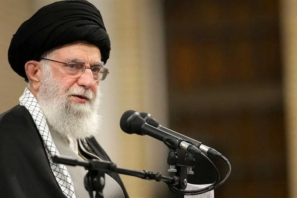 خامنئي يعين حبيب الله سياري قائداً للأركان ويُعين اللواء وحيدي قائدًا للحرس الثوري الإيراني خامنئي يعين حبيب الله سياري قائداً للأركان ويُعين اللواء وحيدي قائدًا للحرس الثوري الإيراني