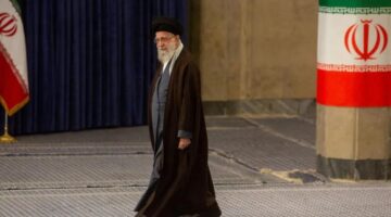 خامنئي يكسر صمته ويستجيب لتحديات ترامب وإسرائيل