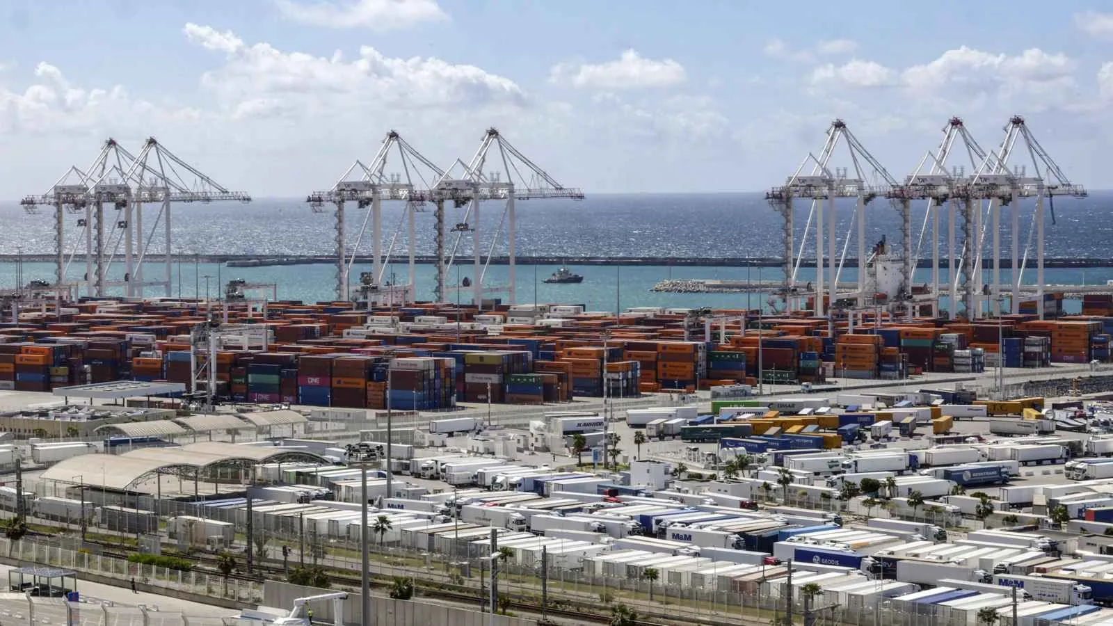 خطة تعزيز التجارة الخارجية: هل سيتمكن المغرب من تحسين صادراته؟ خطة تعزيز التجارة الخارجية: هل سيتمكن المغرب من تحسين صادراته؟