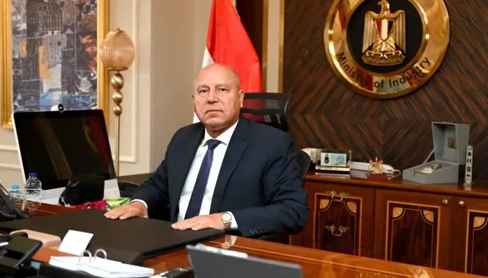 خلال عرض مباشر.. وزير النقل المصري يطيح بإدارة رفيعة بسبب عطلة. خلال عرض مباشر.. وزير النقل المصري يطيح بإدارة رفيعة بسبب عطلة.