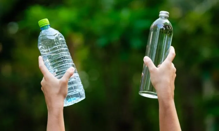 دراسة جديدة: ارتفاع مستويات تلوث البلاستيك الدقيق في المشروبات المعبأة في زجاجات دراسة جديدة: ارتفاع مستويات تلوث البلاستيك الدقيق في المشروبات المعبأة في زجاجات