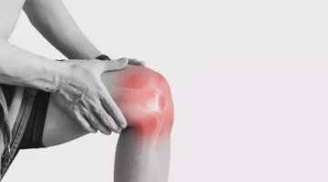 دراسة: للتخلص من آلام الركبة يجب بدء العلاج من الأذن