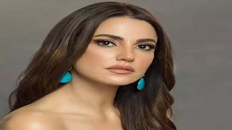 درّة تَحتفل بتكريمها من كلية الإعلام في الشروق درّة تَحتفل بتكريمها من كلية الإعلام في الشروق