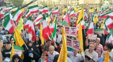 دعماً للمرشد.. الآلاف من الإيرانيين يحتفلون بالنصر بعد إعلان وقف إطلاق النار