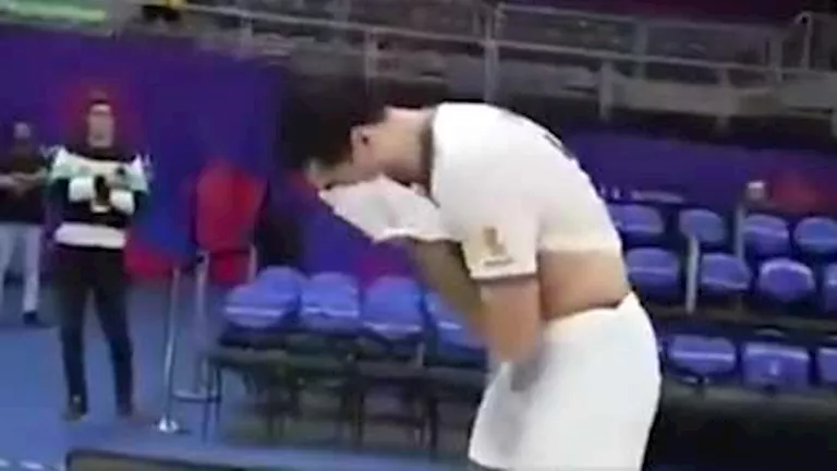 دموع لاعبي منتخب إيران للكرة الطائرة بعد الاعتداء الإسرائيلي (فيديو) دموع لاعبي منتخب إيران للكرة الطائرة بعد الاعتداء الإسرائيلي (فيديو)