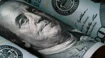 دولار ينخفض في 10 بنوك بنهاية تداولات الأربعاء