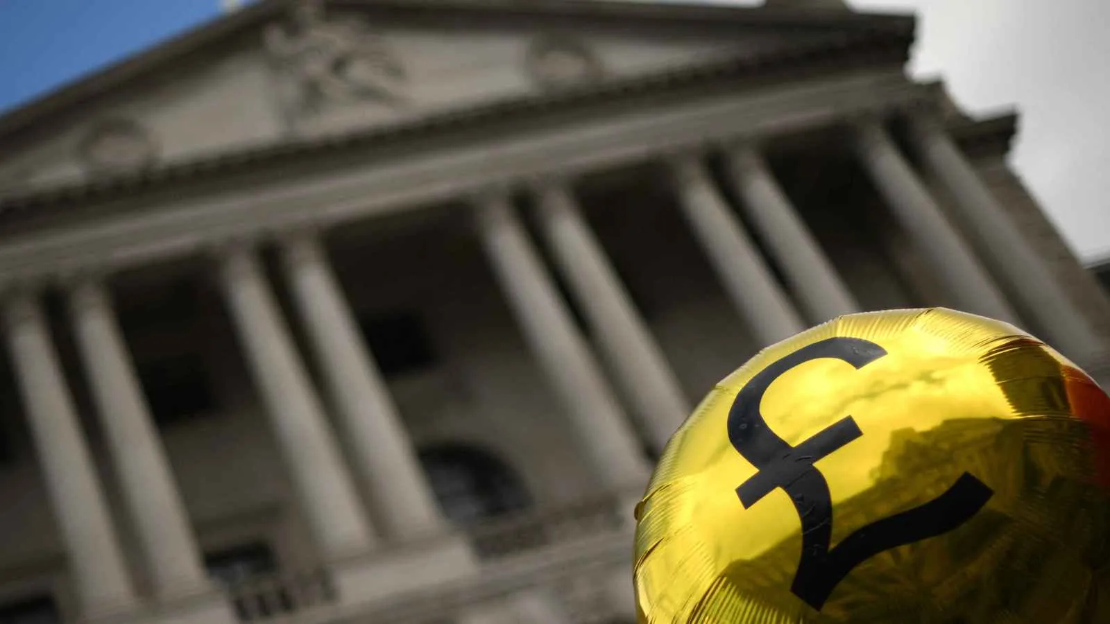 «دويتشه بنك» يتنبأ بالحفاظ على أسعار الفائدة في بريطانيا مع إشارات بشأن تدخلات تخفيض مستقبلية