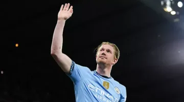 دي بروين يصل إلى إيطاليا استعدادًا للانتقال إلى نابولي (فيديو)