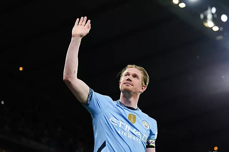 دي بروين يصل إلى إيطاليا استعدادًا للانتقال إلى نابولي (فيديو) دي بروين يصل إلى إيطاليا استعدادًا للانتقال إلى نابولي (فيديو)
