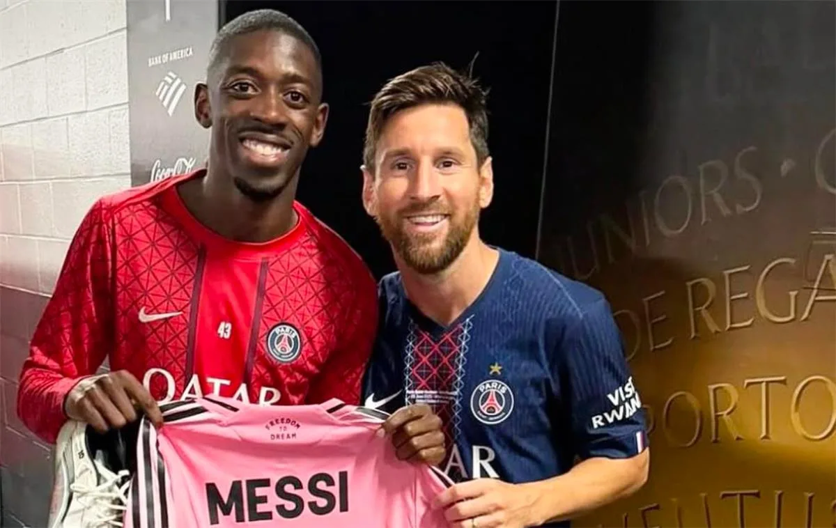 ديمبلي يرسل تحية لميسي بعد هدفه الرباعي في مباراة باريس سان جيرمان ضد إنتر ميامي ديمبلي يرسل تحية لميسي بعد هدفه الرباعي في مباراة باريس سان جيرمان ضد إنتر ميامي