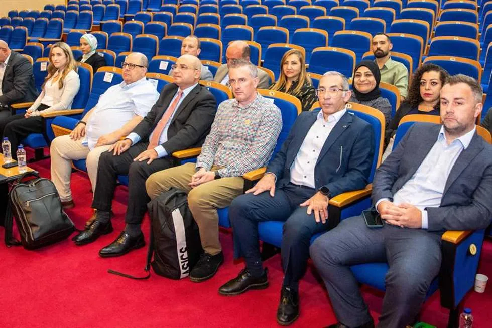رئيس الاقتصادية لقناة السويس لوفد «التجارية المصرية البريطانية»: نعمل على استقطاب الاستثمارات ذات القيمة المضافة في 21 قطاعًا. رئيس الاقتصادية لقناة السويس لوفد «التجارية المصرية البريطانية»: نعمل على استقطاب الاستثمارات ذات القيمة المضافة في 21 قطاعًا.