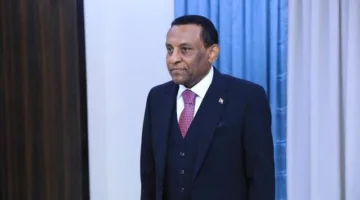 رئيس الحكومة السودانية الجديد يقرر حل الحكومة الحالية