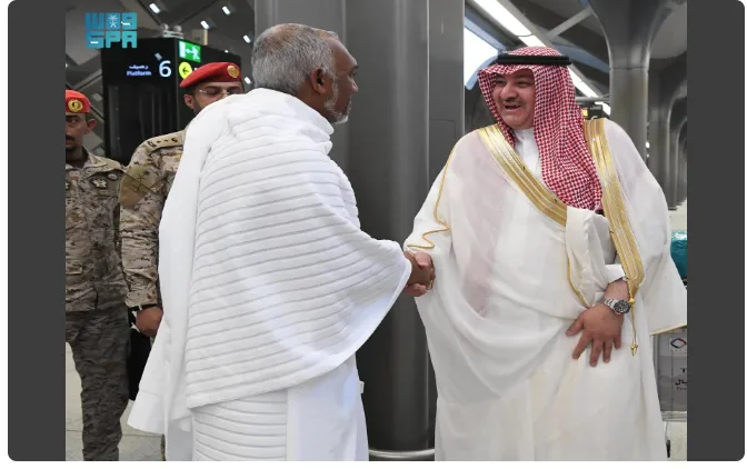 رئيس المالديف يغادر المدينة للذهاب إلى مكة المكرمة لأداء مناسك الحج. رئيس المالديف يغادر المدينة للذهاب إلى مكة المكرمة لأداء مناسك الحج.