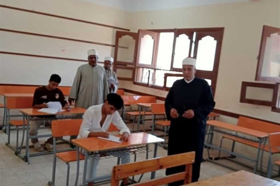 رئيس المنطقة الأزهرية يزور لجان امتحانات الثانوية الأزهرية في القليوبية رئيس المنطقة الأزهرية يزور لجان امتحانات الثانوية الأزهرية في القليوبية