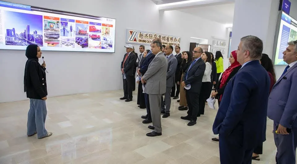 رئيس المنطقة الاقتصادية لقناة السويس يلتقي بـ 30 سفيرًا من رؤساء البعثات الدبلوماسية والقنصلية المصرية في الخارج. رئيس المنطقة الاقتصادية لقناة السويس يلتقي بـ 30 سفيرًا من رؤساء البعثات الدبلوماسية والقنصلية المصرية في الخارج.