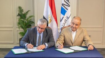 رئيس المنطقة الاقتصادية لقناة السويس يوقع اتفاقية مشروع شركة أورسا التركية للمنتجات النسيجية