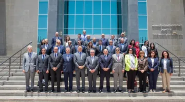 رئيس الهيئة الاقتصادية لقناة السويس يلتقي مع 30 سفيرًا من السفارات الدولية.