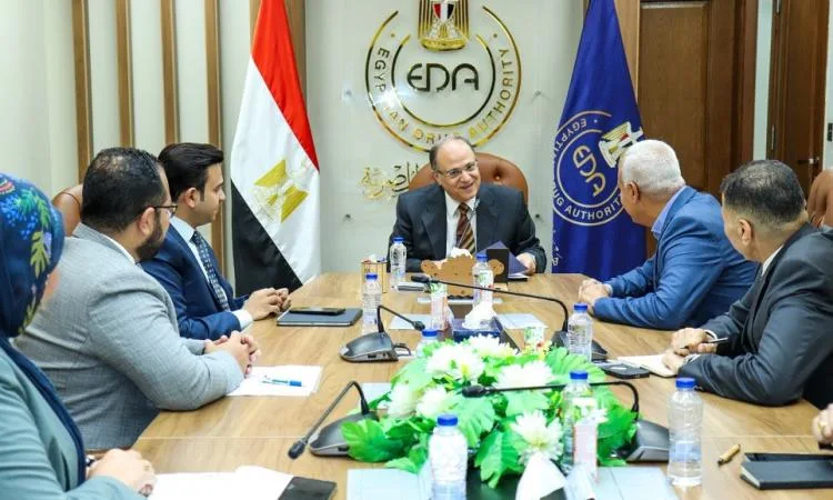 رئيس الهيئة المصرية للدواء يجتمع بممثلي شركة جمجوم فارما رئيس الهيئة المصرية للدواء يجتمع بممثلي شركة جمجوم فارما
