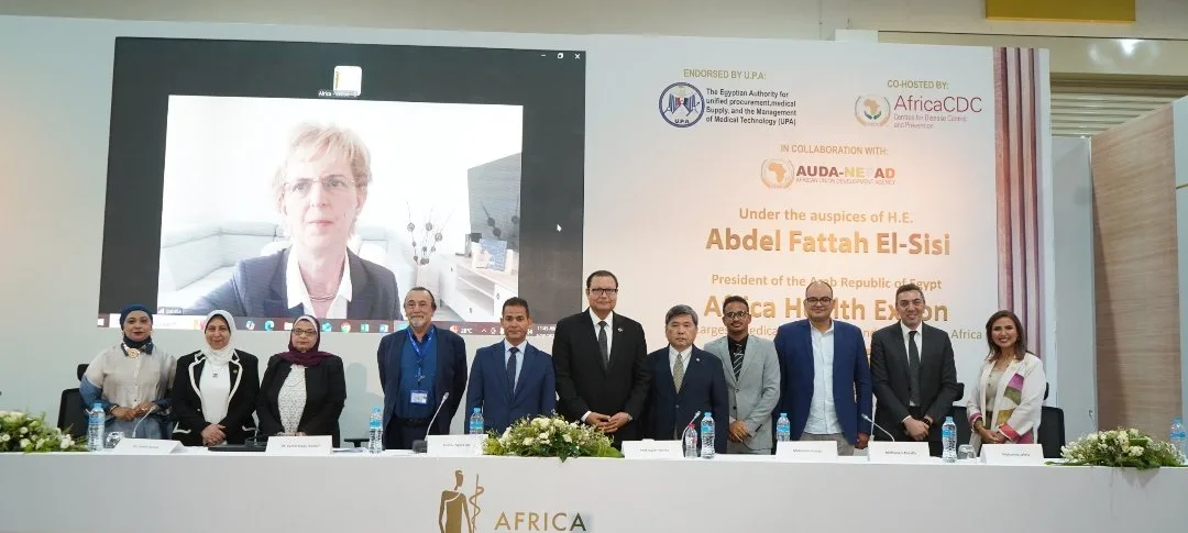 رئيس الهيئة للإعتماد والرقابة يطالب بتعزيز التعاون بين القطاعين العام والخاص لتحقيق نظام صحي شامل. رئيس الهيئة للإعتماد والرقابة يطالب بتعزيز التعاون بين القطاعين العام والخاص لتحقيق نظام صحي شامل.