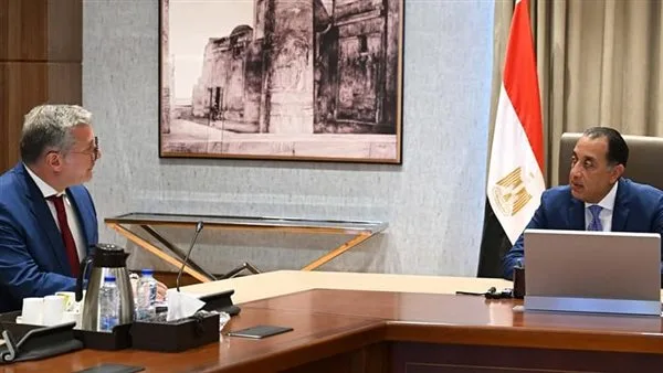 رئيس الوزراء يتحدث مع وزير النفط حول استراتيجيات التوسع في أنشطة البحث والاكتشاف. رئيس الوزراء يتحدث مع وزير النفط حول استراتيجيات التوسع في أنشطة البحث والاكتشاف.