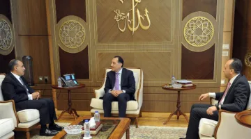رئيس الوزراء يثني على مساهمة وزارة الخارجية في تعزيز برنامج الإصلاح الاقتصادي