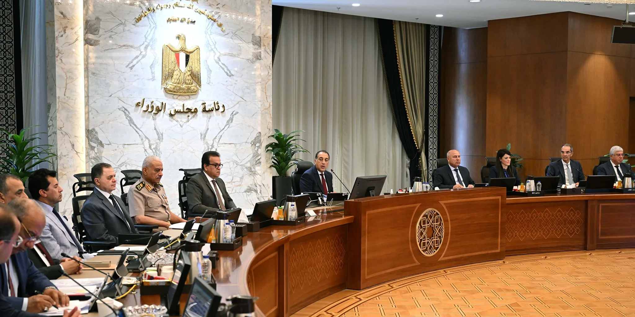 رئيس الوزراء يدعو المواطنين إلى ضرورة ترشيد استهلاك الطاقة الكهربائية. رئيس الوزراء يدعو المواطنين إلى ضرورة ترشيد استهلاك الطاقة الكهربائية.