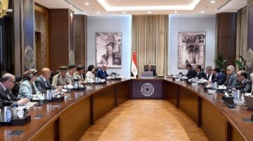 رئيس الوزراء يراقب الجهود المبذولة لتأمين متطلبات مياه الشرب.