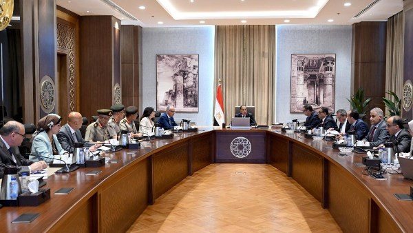رئيس الوزراء يراقب الجهود المبذولة لتأمين متطلبات مياه الشرب. رئيس الوزراء يراقب الجهود المبذولة لتأمين متطلبات مياه الشرب.