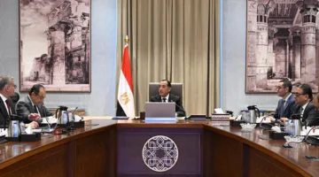 رئيس الوزراء يراقب سير تطبيق برنامج الخصخصة في مجالات النفط والقطاع العام.