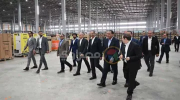 رئيس الوزراء يزور أكبر مركز لوجستي لشركة “جوميا” في مصر