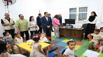 رئيس الوزراء يزور مركز تنمية الأسرة والطفل في زاوية صقر