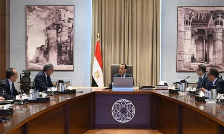 رئيس الوزراء يسلط الضوء على فرص الاستثمار في مجالي السياحة والآثار رئيس الوزراء يسلط الضوء على فرص الاستثمار في مجالي السياحة والآثار