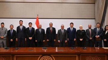 رئيس الوزراء يشارك في توقيع اتفاقية لإنشاء مجمع صناعي شامل لتلبية احتياجات الطاقة الشمسية في العين السخنة.