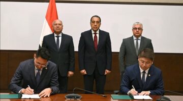 رئيس الوزراء يشهد توقيع اتفاقية لإنشاء مجمع صناعي لمعدات الطاقة الشمسية في السخنة