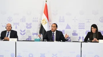 رئيس الوزراء يقود طاولة مستديرة رفيعة للنقاش حول الإصلاحات الهيكلية لدعم القطاع الخاص