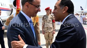 رئيس الوزراء يلتقي نظيره الصربي في مطار القاهرة الدولي
