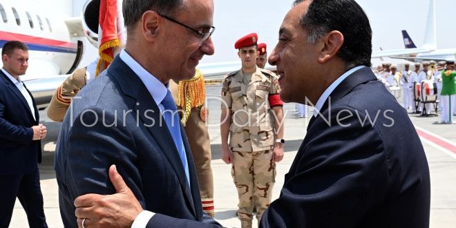 رئيس الوزراء يلتقي نظيره الصربي في مطار القاهرة الدولي رئيس الوزراء يلتقي نظيره الصربي في مطار القاهرة الدولي